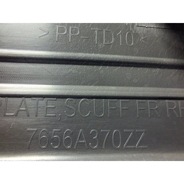 Soleira Dianteira Direita L200 New Triton 2017/2023 Original Preto