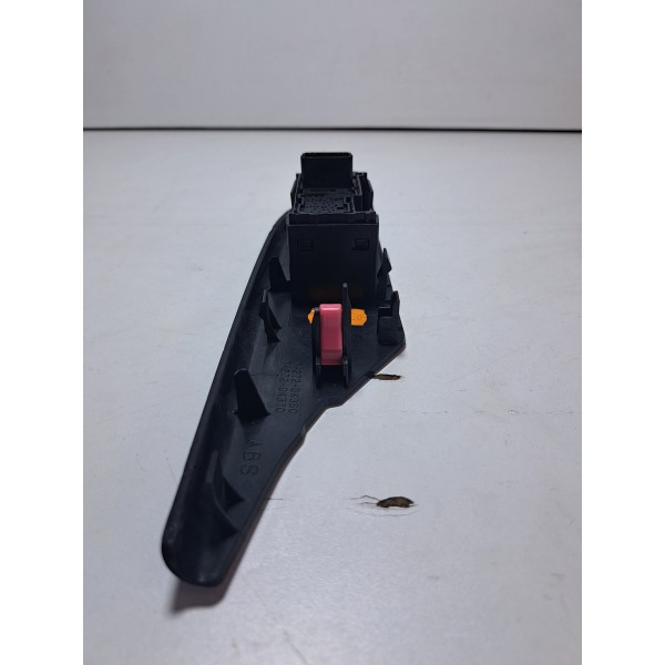 Moldura C/botão Vidro Traseiro L/e Hilux 2016/2022 Original