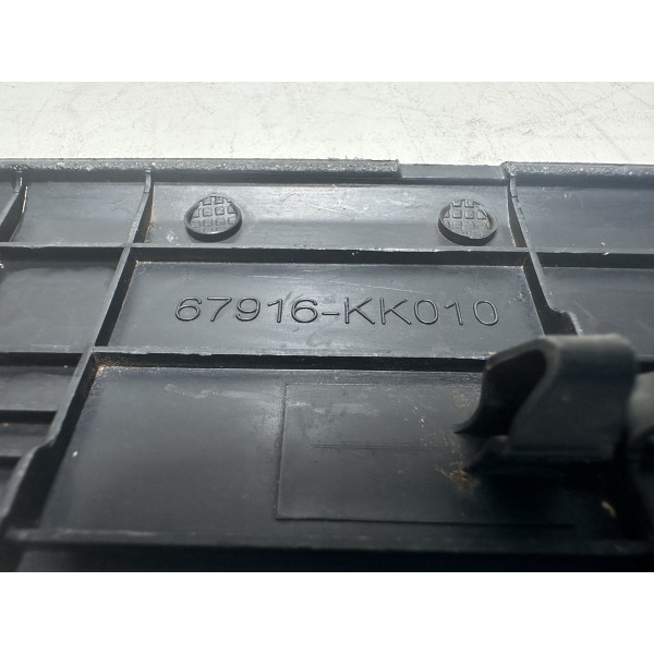 Soleira Moldura Porta Traseira Esquerda Hilux 2016 2020 Orig Preto