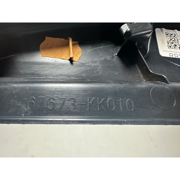 Acabamento Porta Traseira Direita Hilux 2016/2021 Original