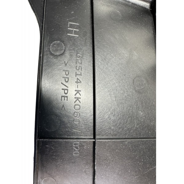 Acabamento Coluna Traseira Inferior Esquerda Hilux 2017/2022