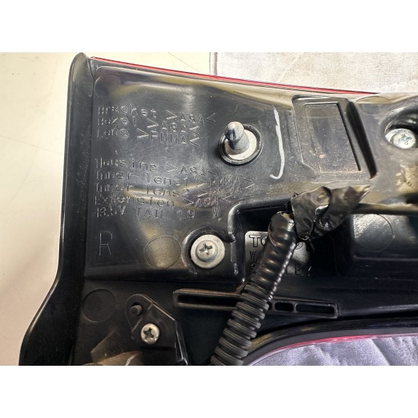 Lanterna Traseira Hilux Sw4 Tampa 16/20 C/led Original L/d Vermelho