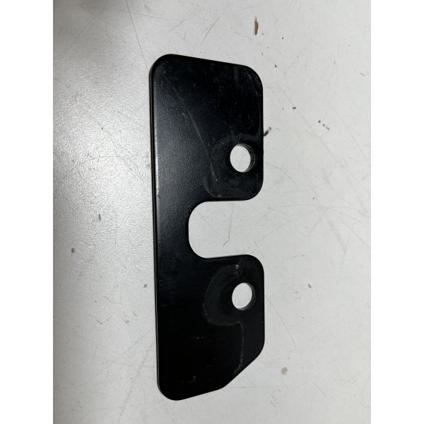 Placa Suporte Fixação Fechadura Capô Amarok 2011/2018 Origin