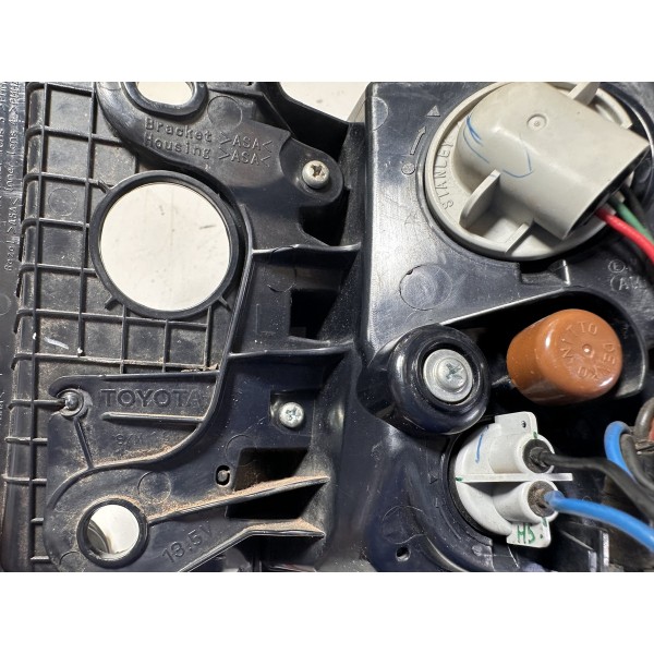 Lanterna Traseira Esquerda Hilux Sw4 Canto 16/20 Original