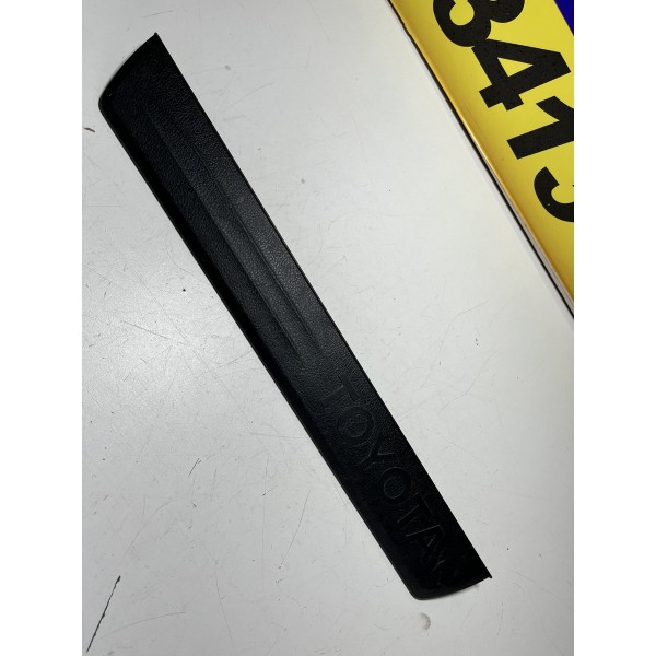 Soleira Porta Dianteira Esquerda Hilux 2016/2020 Original Preto