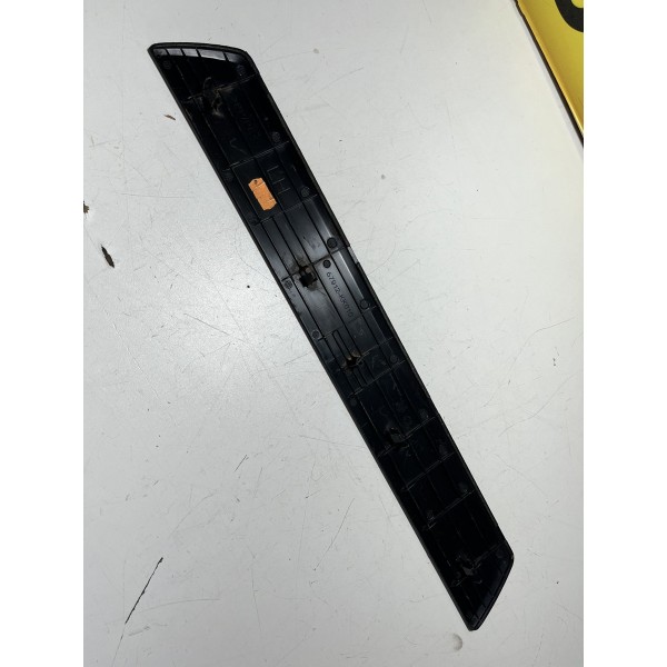 Soleira Porta Dianteira Esquerda Hilux 2016/2020 Original Preto