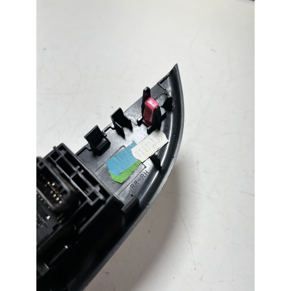 Botao Vidro Eletrico Traseiro Direito Hilux 2017/20 Original