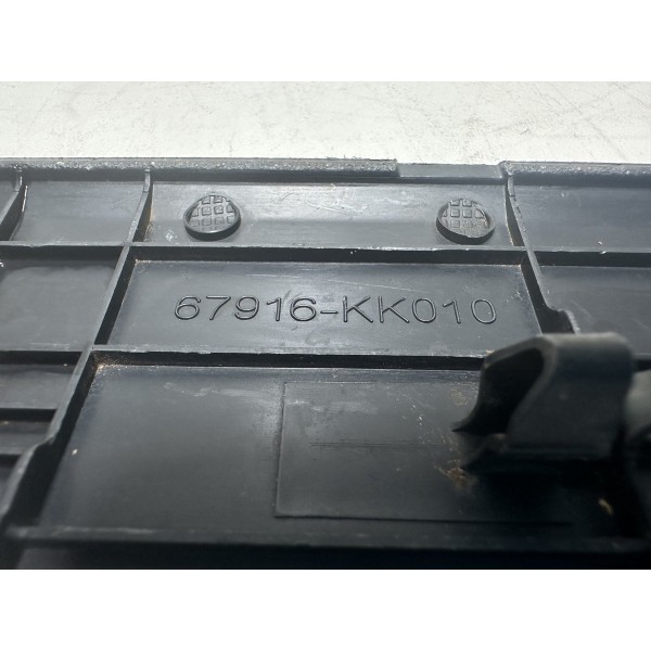 Soleira Moldura Porta Traseira Esquerda Hilux 2016/2020 Orig Preto