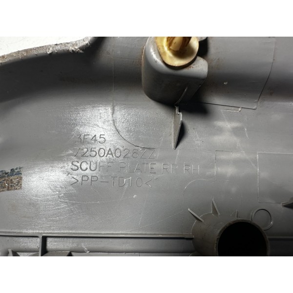 Soleira Traseira Direita L200 2008/2016 Original Cinza