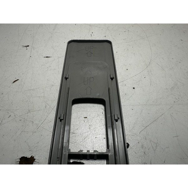 Moldura Coluna Central Hilux 2016/2021 Original