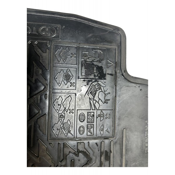 Tapete Dianteiro Esquerdo Preto Hilux 2016/2025 Original