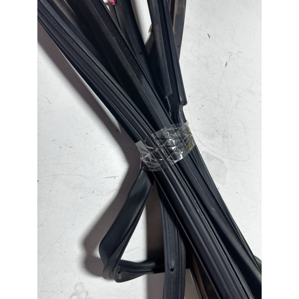 Borracha Fixa Porta Diant L/e Sw4 2.8 2016/2024 Original