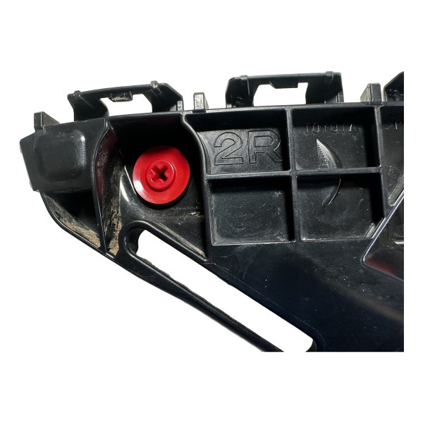 Guia Para-choque Dianteiro Direito Hilux 2016/2017 Original