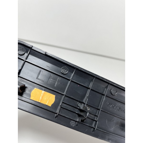 Soleira Porta Traseira Esquerda Hilux 16/23 Original Preto