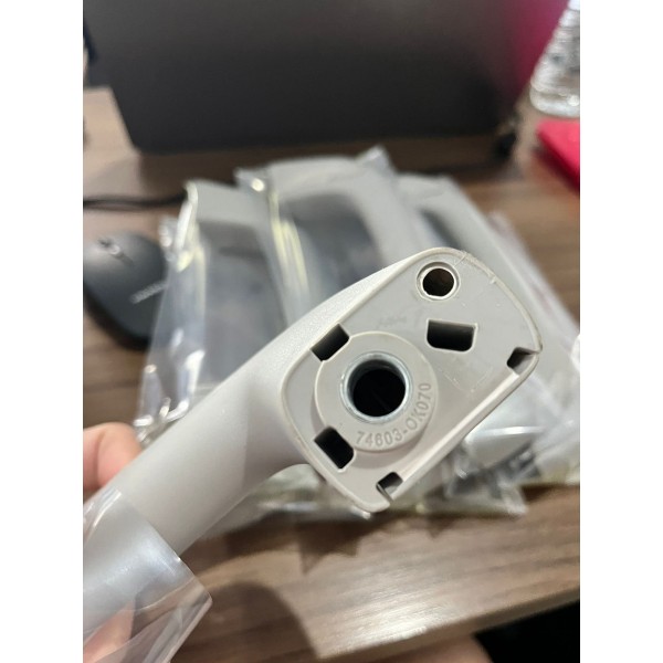 Alça Teto Puta Que Pariu Hilux Sw4 16/22 Original 174613d080 Cinza