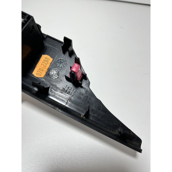 Moldura Botão Vidro Traseiro Esquerdo Hilux 16/22 Pretofosco