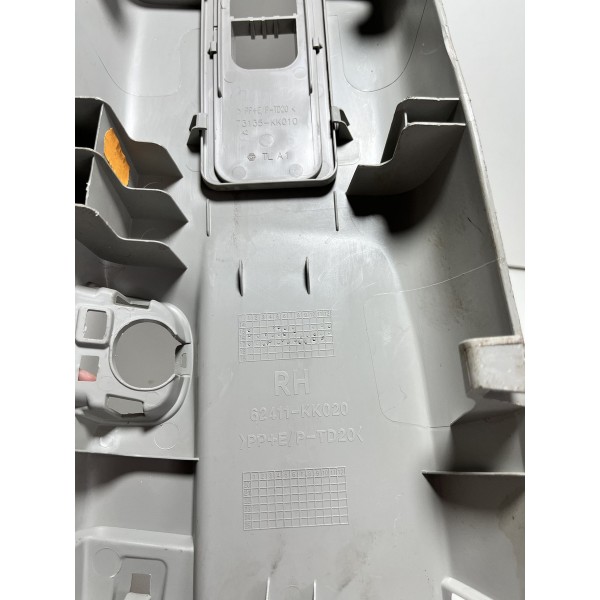 Acabamento Coluna Central Direita Hilux 16/20 Original