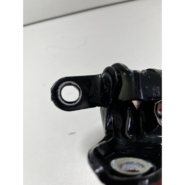 Dobradiça Inferior Dianteira Direita Hilux 17/23 Original