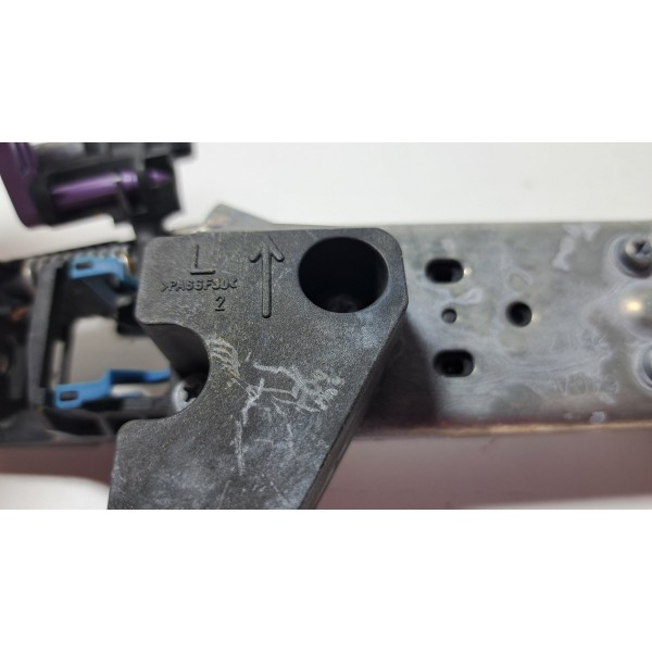 Suporte Maçaneta Externa Diant Esquerda Hilux Sw4 15/20 Orig Dianteira