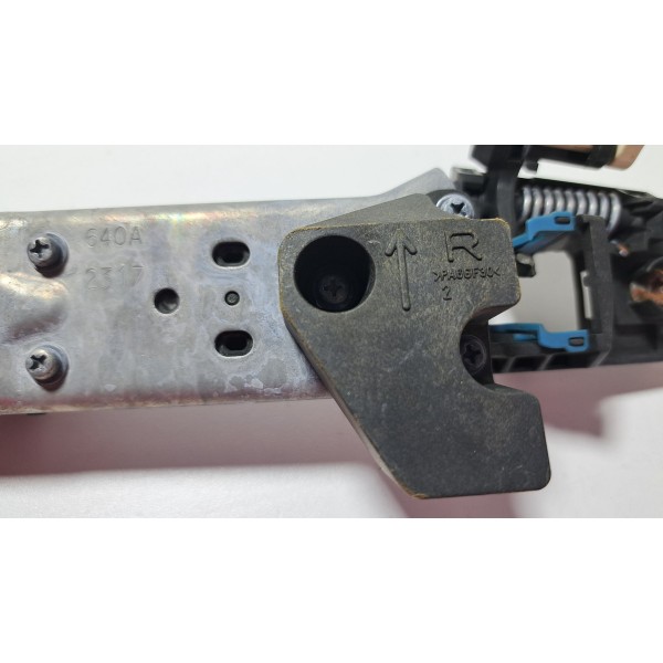 Suporte Maçaneta Externa Diant Direita Hilux Sw4 15/20 Orig Dianteira