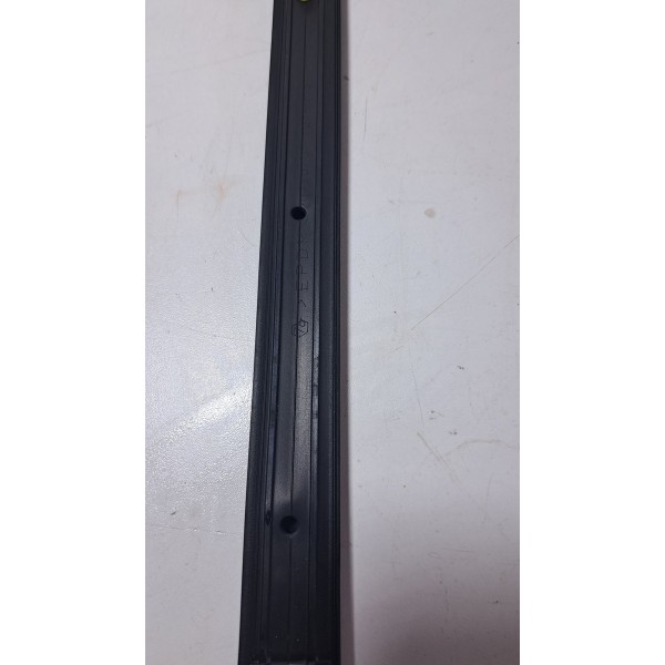 Borracha Coluna Central L Esquerdo Hilux 16/21 Original