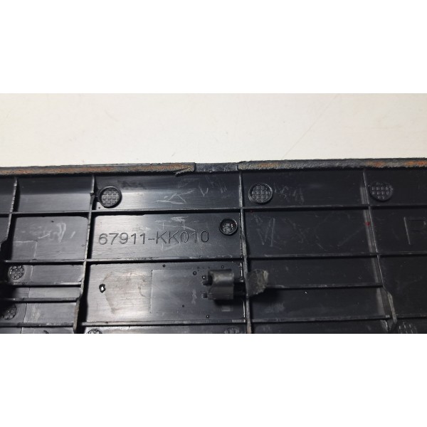 Soleira De Porta Dianteira Direita Hilux 2016/2023 Original Preto