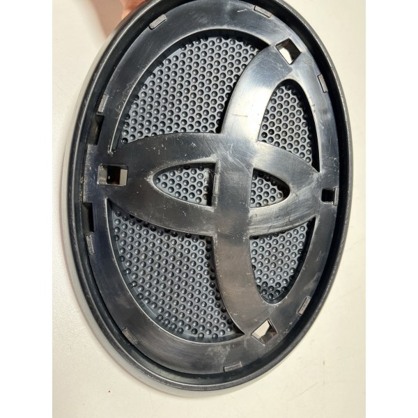 Suporte Emblema Grade Frontal Hilux 2016/2022 Original