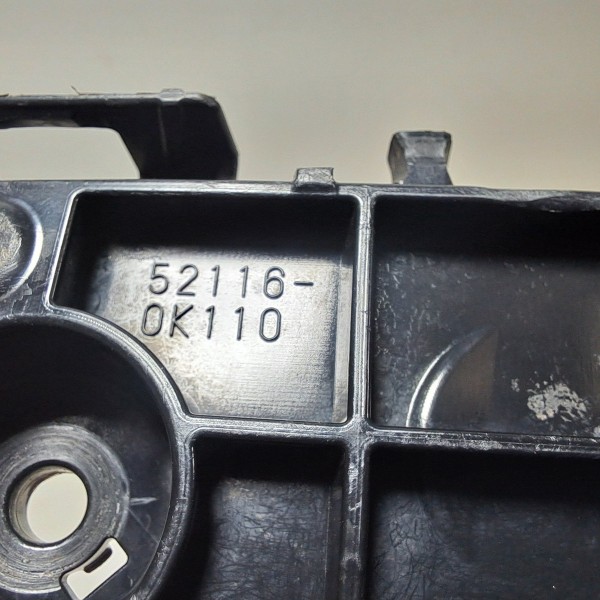 Suporte Esquerdo Parachoque Dianteiro Hilux 2016/2018 Origin