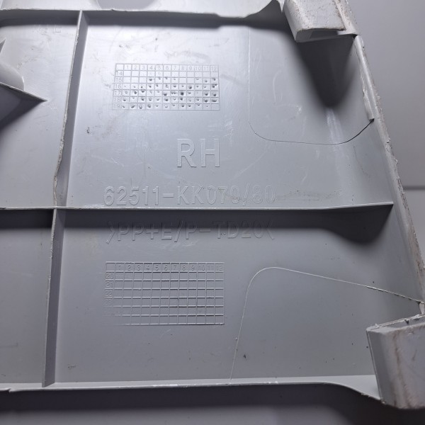 Acabamento Interno Coluna Traseira Direita Hilux 16/20 Orig